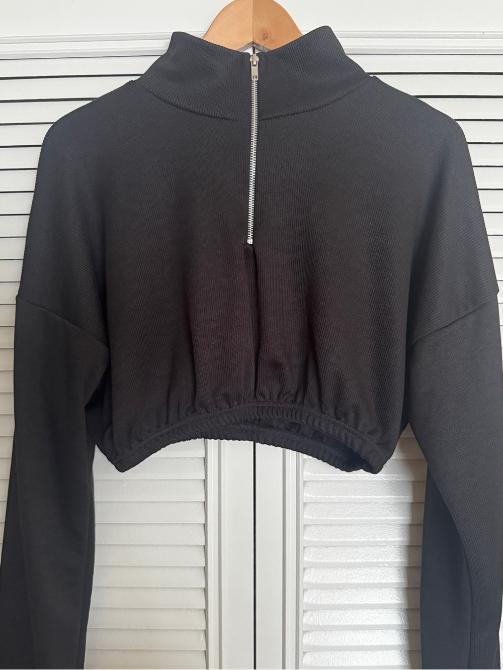 PrettyLittleThing Cropped Black Mock Neck Half-Zip Pullover